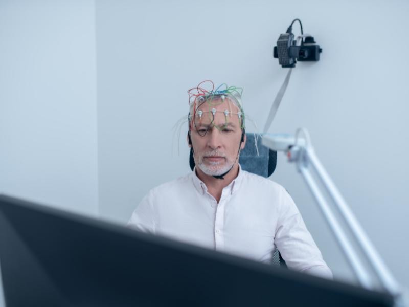 Eletroencefalograma com Foto Estímulo